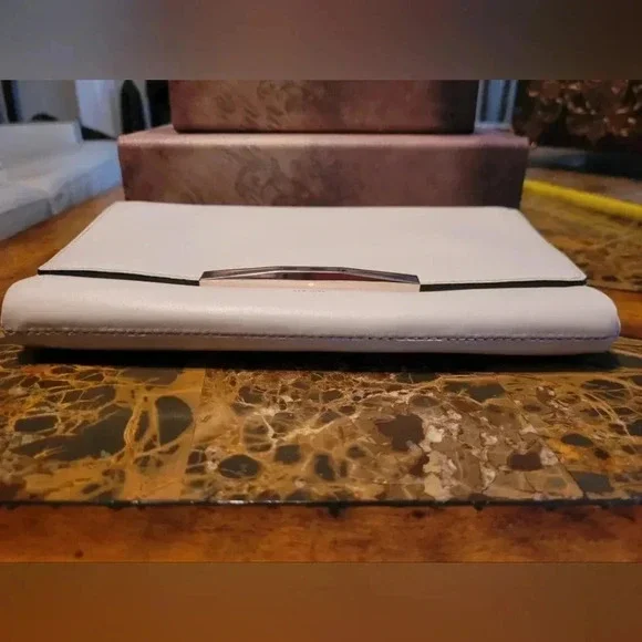 Kate Spade Clutch w/chain - Picture 5 of 9